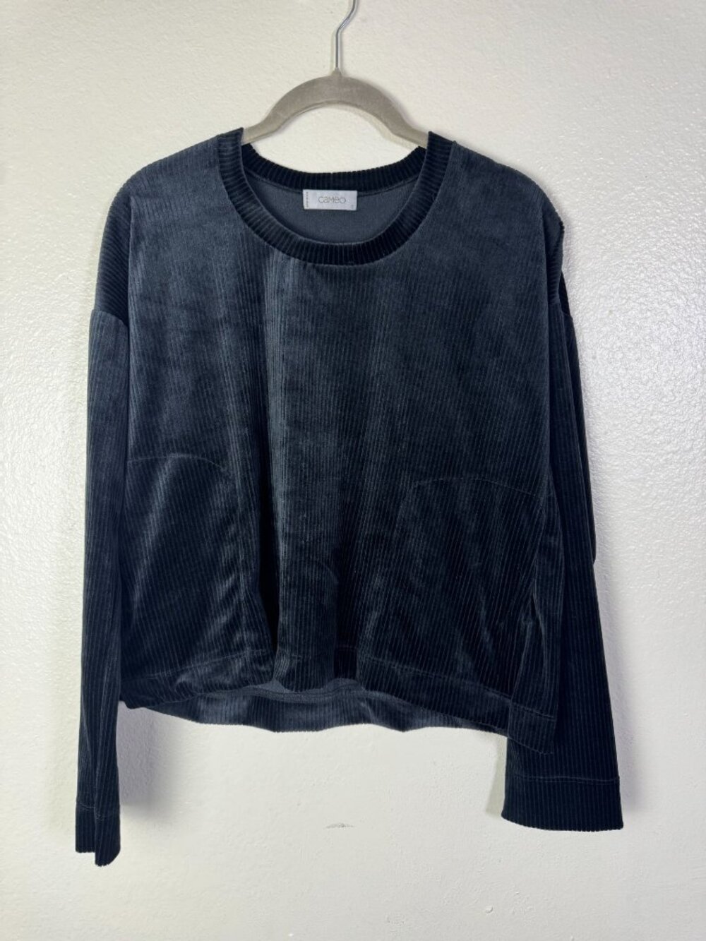 Cameo Black Ribbed Velour Long Sleeve Top Womens size Small Pockets Soft Neutral